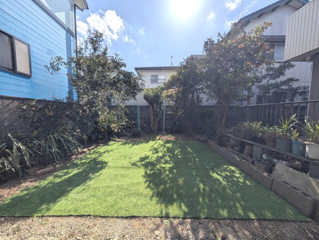 庭　1階洋室の南に広がる庭、日向ぼっこが気持ちいい☆