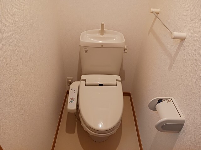 トイレ　落ち着いた色調のトイレです♪