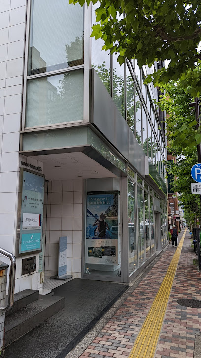 銀行　SMBC信託銀行 広尾支店（銀行）まで878m