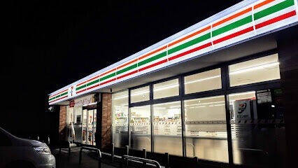 コンビニ　セブンイレブン札幌新琴似8条13丁目店（コンビニ）まで587m