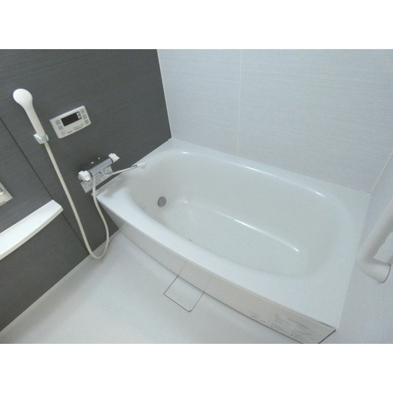 バス・シャワールーム　追い焚き機能付きのお風呂