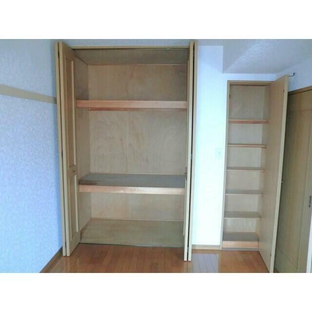 収納　各洋室にクローゼットあり