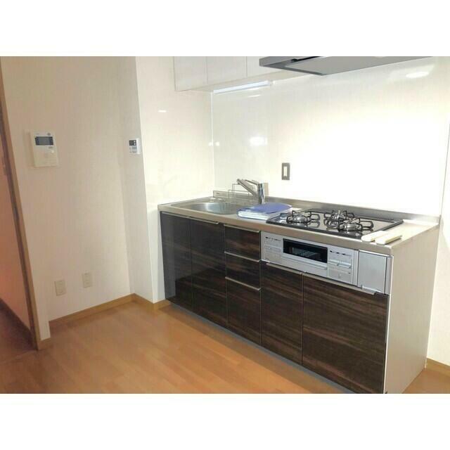 キッチン　３口ガスコンログリルつき