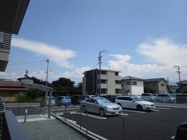 駐車場　画像は103号室です（参考）