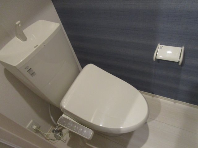 トイレ　画像は103号室です（参考）