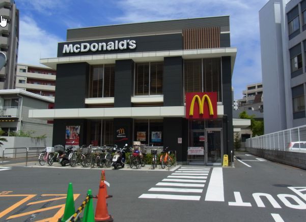 飲食店　マクドナルド15号鶴見店（飲食店）まで460m