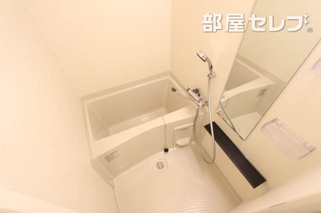 バス・シャワールーム　４０３号室の写真になります。