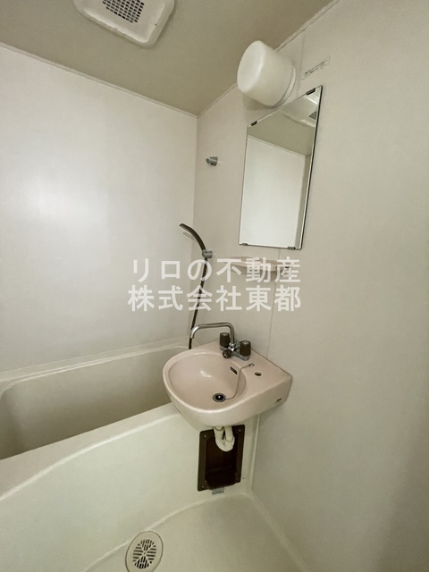 バス・シャワールーム　洗面ボールと一体型のバスルームです♪