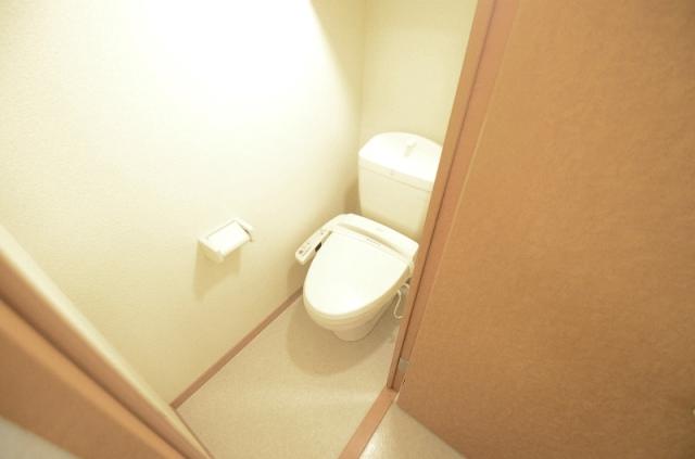 トイレ　※同タイプ部屋の写真です。