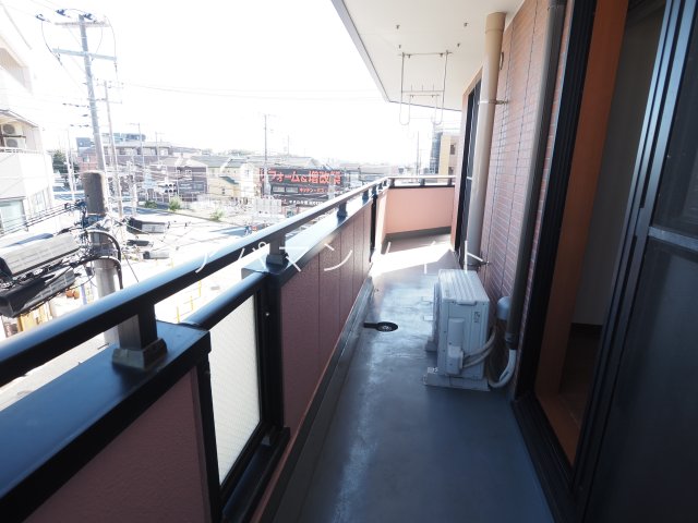 バルコニー　暖かな日差しのふりそそぐバルコニー