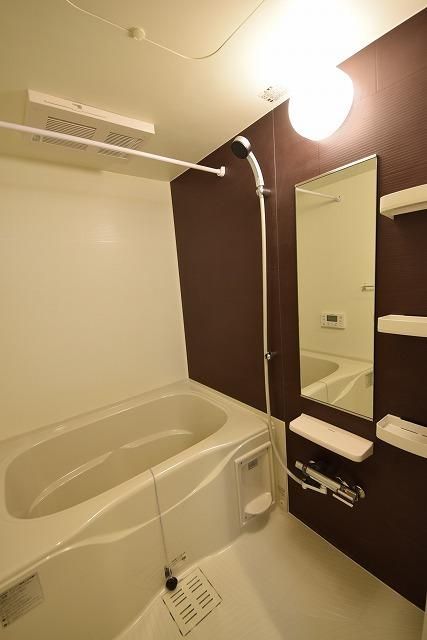 バス・シャワールーム　★浴室乾燥機付のバスルームです★