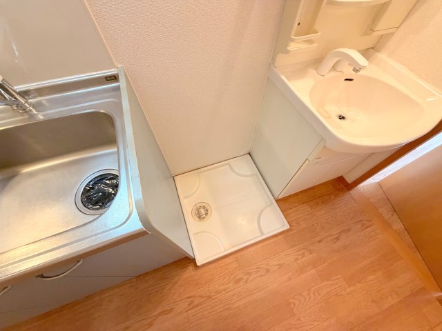 その他設備　嬉しい室内洗濯機置場。これで洗濯機も長持ちしますね。