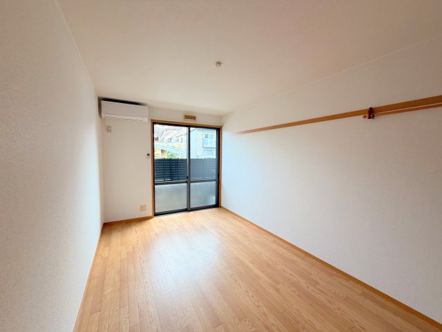 居室・リビング　明るく広々としたリビングです。