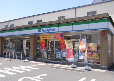 コンビニ　ファミリーマート 東大阪横枕西店（コンビニ）まで684m