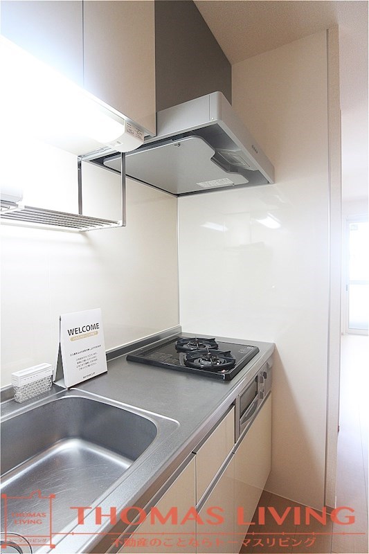 キッチン　システムキッチンになっており最初にガスコンロを買っていただく