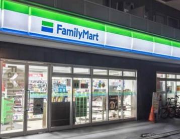 コンビニ　ファミリーマート西麻布霞町店（コンビニ）まで88m