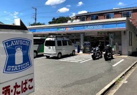 コンビニ　ローソン 横浜前里町三丁目店（コンビニ）まで642m