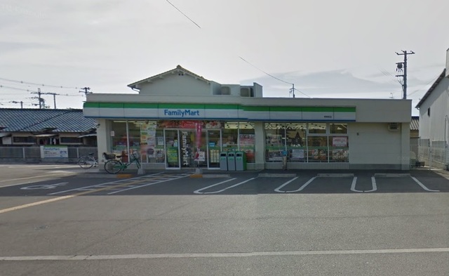 コンビニ　ファミリーマート堺草部店（コンビニ）まで131m