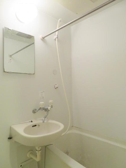 バス・シャワールーム　※同タイプ部屋写真