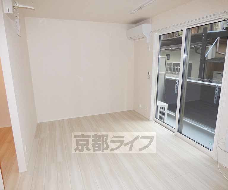 居室・リビング　綺麗なフローリングのお部屋です。