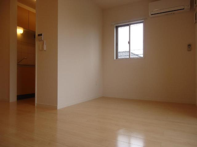 居室・リビング　リビング（南側から）