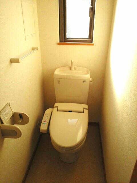 トイレ　温水洗浄暖房便座付トイレ