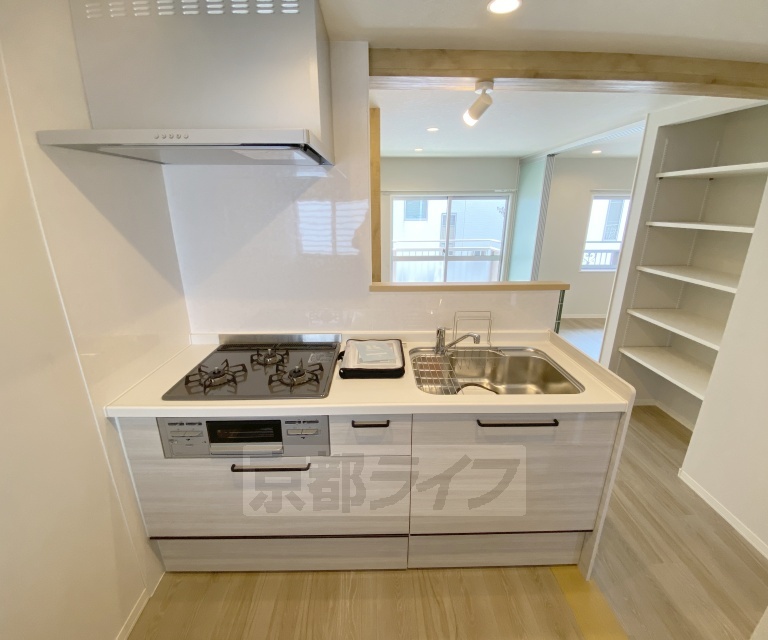 キッチン　対面式のシステムキッチンです。