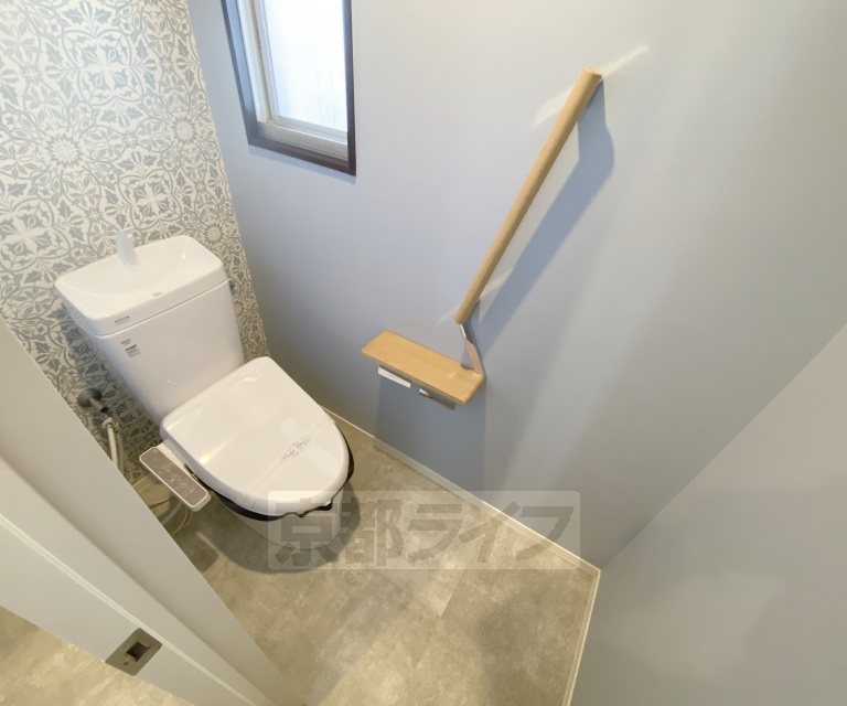 トイレ　ウォシュレット機能付きトイレです。