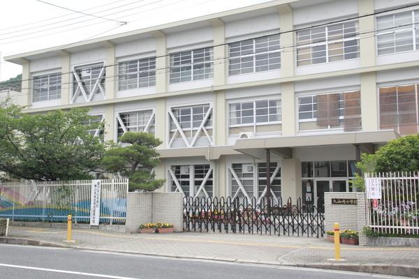小学校　大山崎町立大山崎小学校（小学校）まで330m