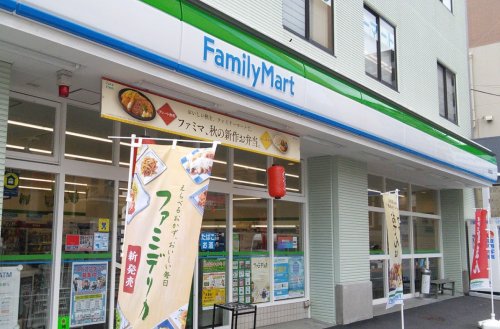 コンビニ　ファミリーマート 新横浜店（コンビニ）まで525m