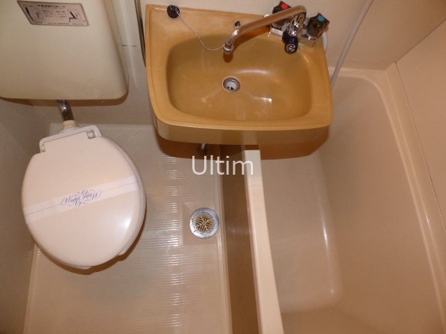 トイレ　同タイプの別部屋のお写真です。