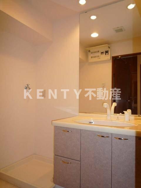 洗面設備　ゆったりとスペースのある洗面所