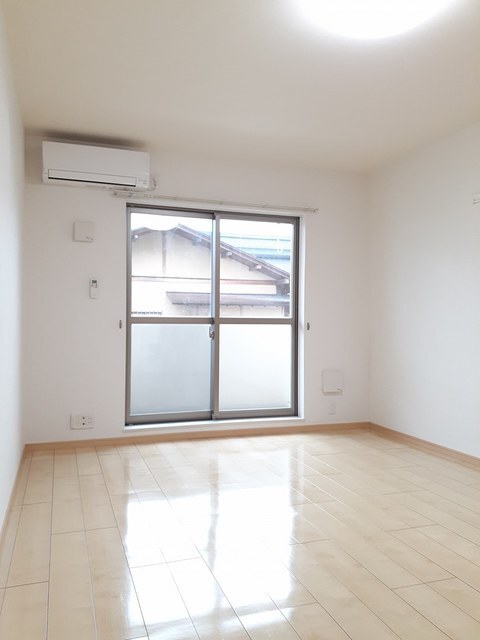 居室・リビング　★９．８帖の洋室★