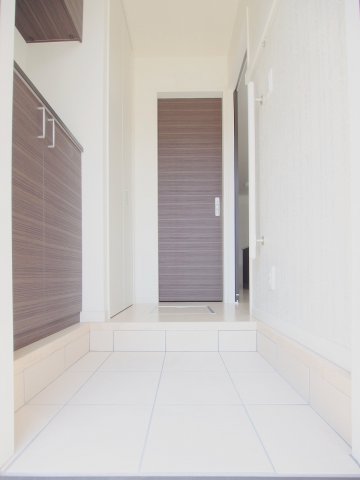 玄関　※掲載している写真は別部屋のものです。参考下さい。