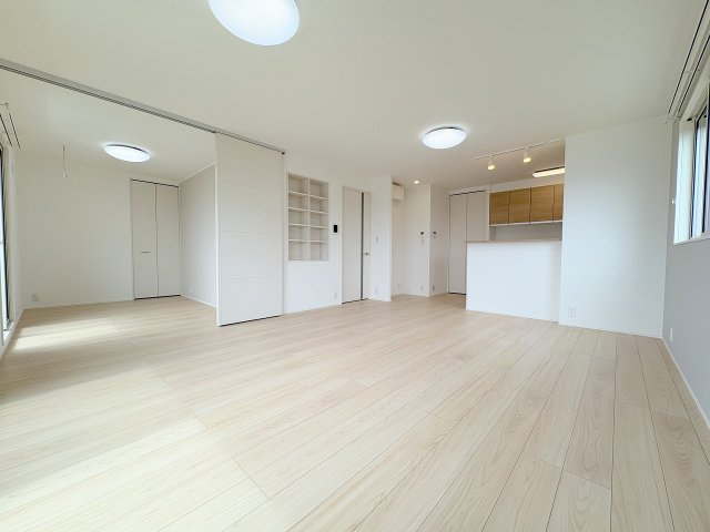 居室・リビング　こちらのリビングで趣味の時間をお楽しみください