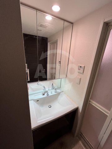 洗面設備　プレサンス立売堀アーバンスタイル　三面鏡独立洗面台