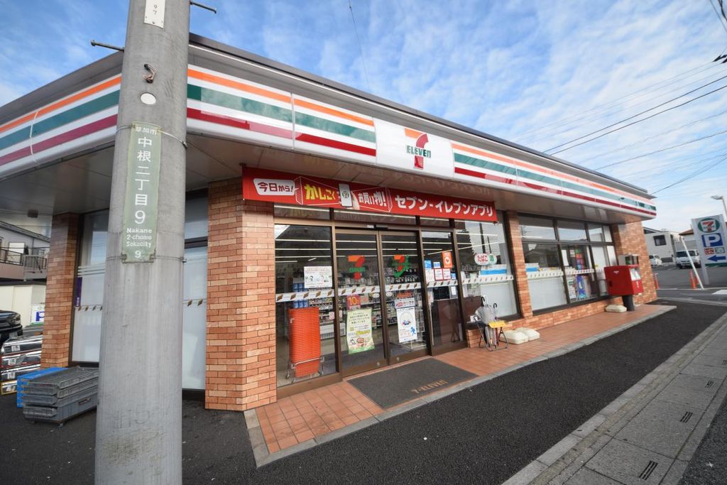 コンビニ　セブンイレブン草加中根2丁目店（コンビニ）まで390m