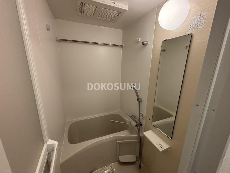 バス・シャワールーム　一日の疲れをやさしく癒やす、清潔感あふれるリラックスバス。