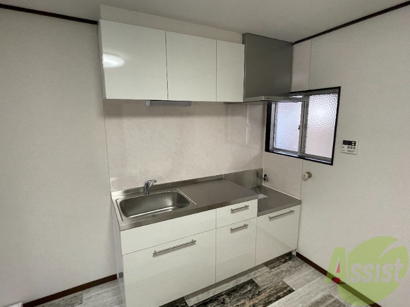 キッチン　十分な大きさのキッチンですね。