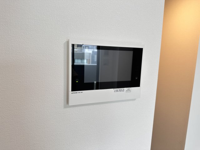 セキュリティ　505号室の写真。階数で床・壁等の色が異なります。現況優先