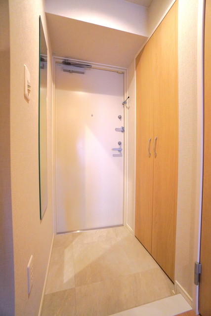 玄関　※写真は同タイプ住戸です。