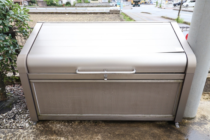 駐車場　敷地内ゴミ置場