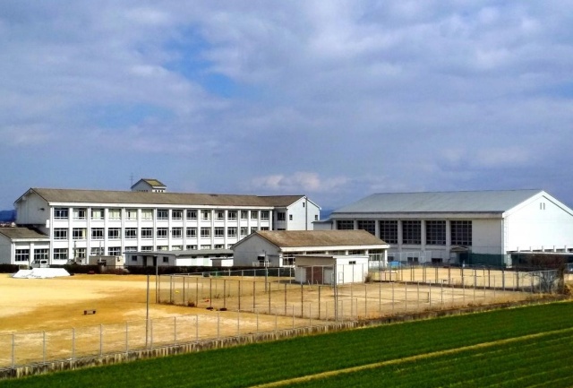 中学校　守山市立明富中学校（中学校）まで2098m