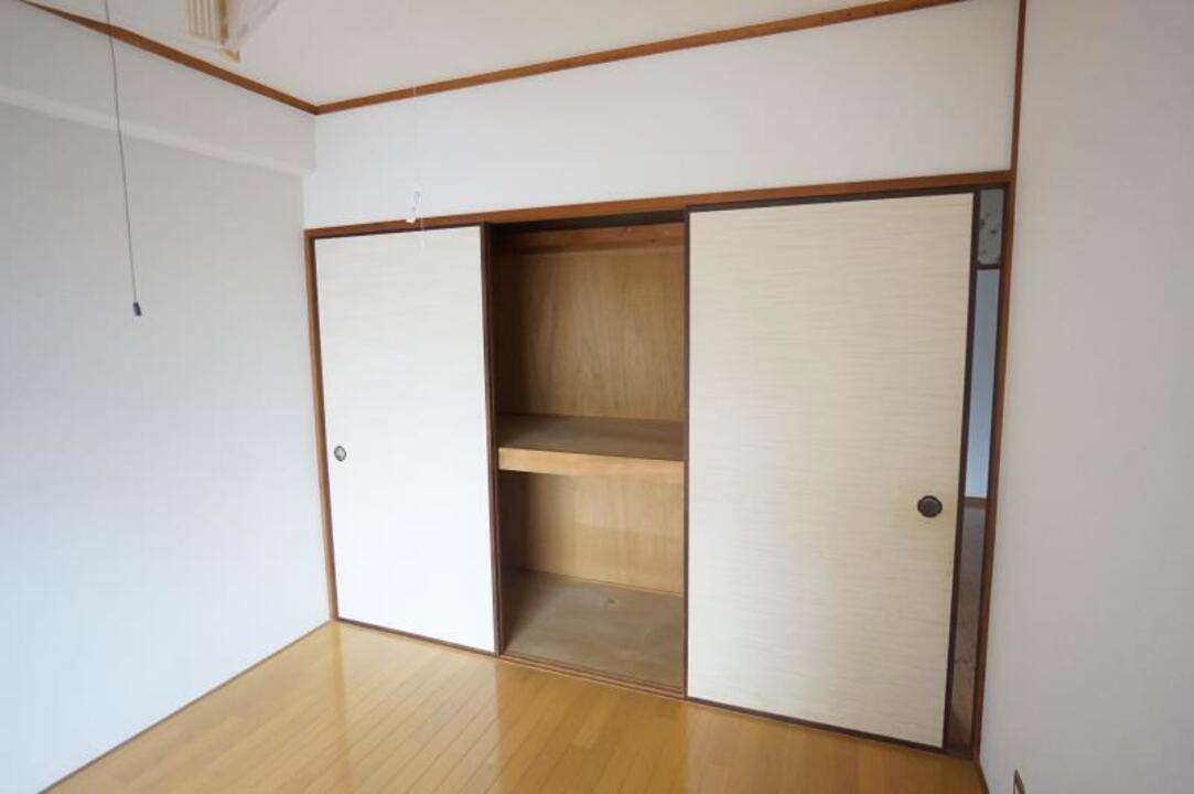 収納　押入れ