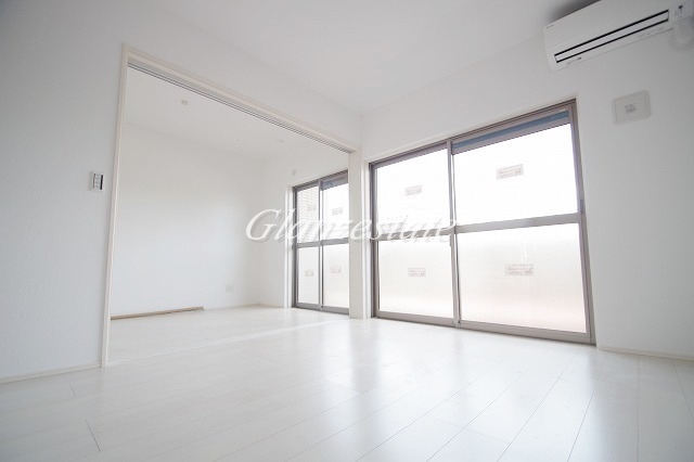 居室・リビング　☆解放感溢れる室内☆