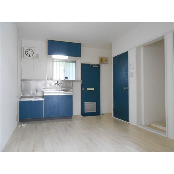 キッチン　白と青のキッチン