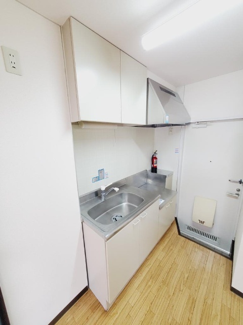 キッチン　同一物件、、別部屋の写真です。