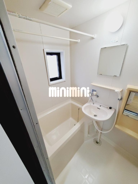 バス・シャワールーム　同一物件、、別部屋の写真です。