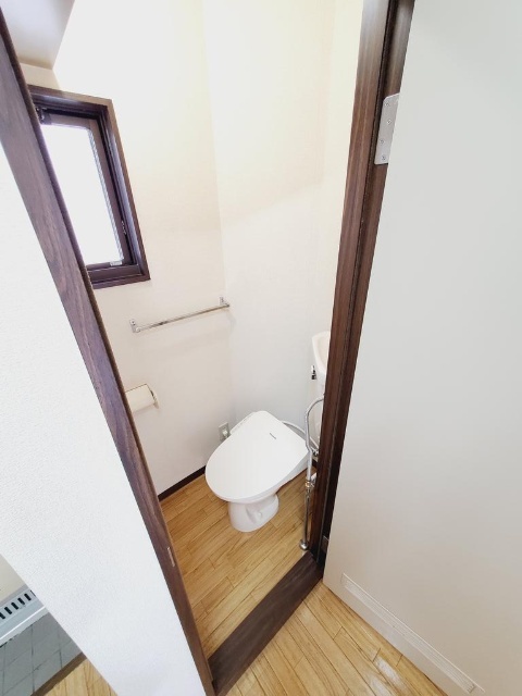 トイレ　同一物件、、別部屋の写真です。