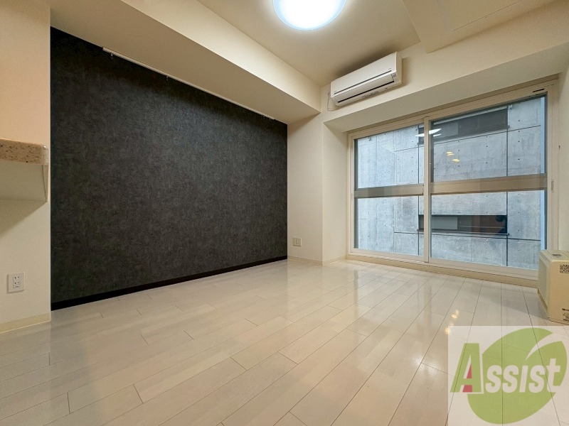 居室・リビング　リビングです。木目のフローリングが落ち着きますね。